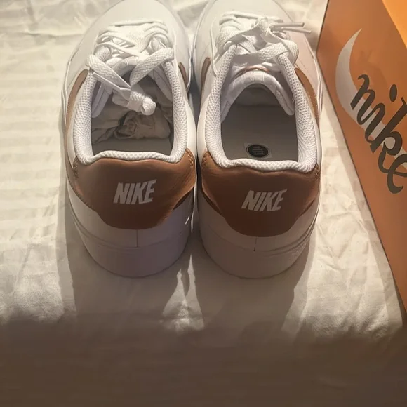 New in box , Nike Court Shot white/flax men’s size 9.5. - Picture 4 of 5